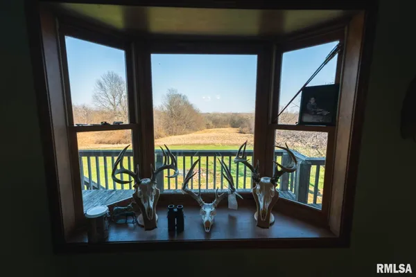 $635,000 | 896 Northeast 1300 Street, Roodhouse, IL 62082
