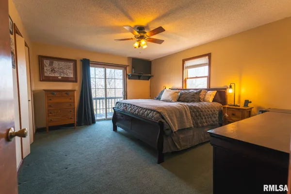 $635,000 | 896 Northeast 1300 Street, Roodhouse, IL 62082