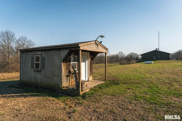 $635,000 | 896 Northeast 1300 Street, Roodhouse, IL 62082