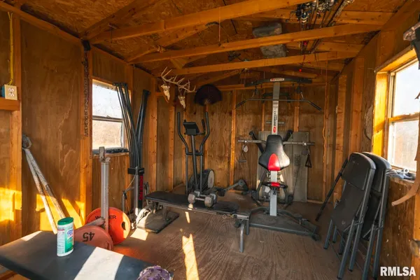 $635,000 | 896 Northeast 1300 Street, Roodhouse, IL 62082