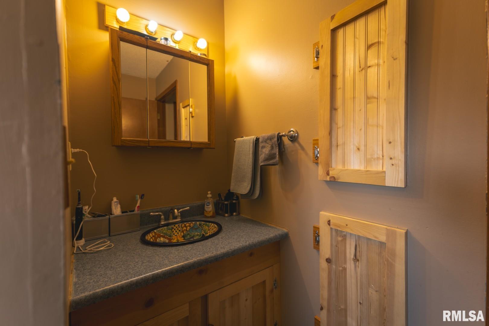 896 Northeast 1300 Street Roodhouse, IL 62082 - Photo 5 of 89