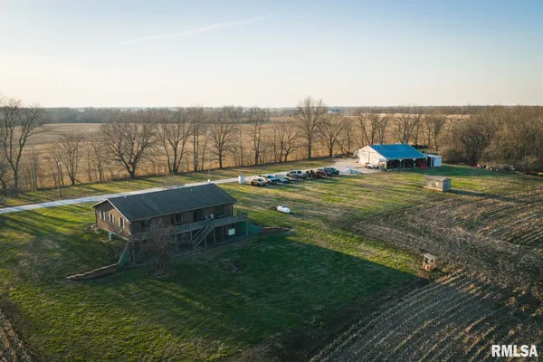 $635,000 | 896 Northeast 1300 Street, Roodhouse, IL 62082