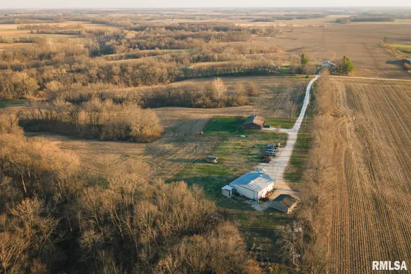 $635,000 | 896 Northeast 1300 Street, Roodhouse, IL 62082