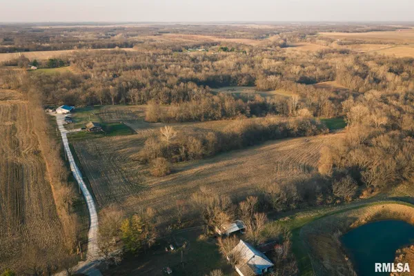 $635,000 | 896 Northeast 1300 Street, Roodhouse, IL 62082