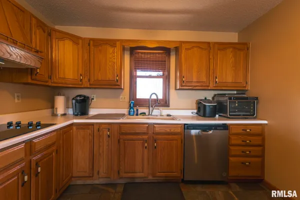 $635,000 | 896 Northeast 1300 Street, Roodhouse, IL 62082