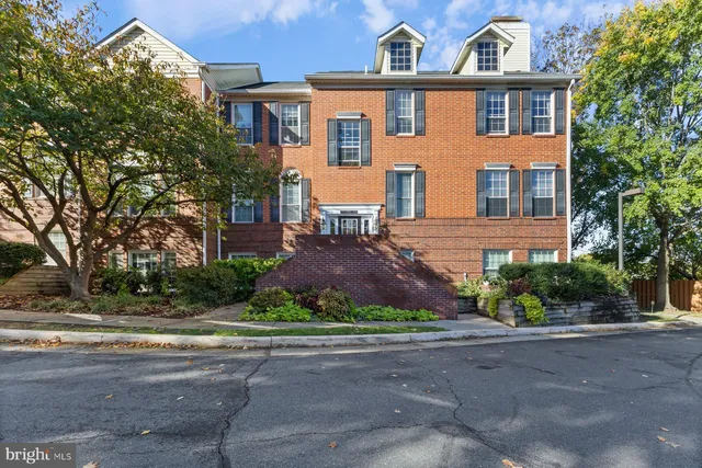 $2,150 | 678 Gateway Drive Southeast, Unit 911, Leesburg, VA 20175