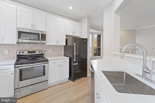 $2,150 | 678 Gateway Drive Southeast, Unit 911, Leesburg, VA 20175