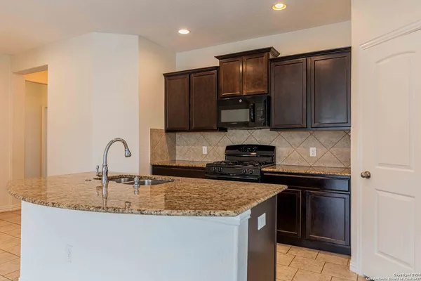 $1,699 | 9122 Vondel Park, Converse, TX 78109