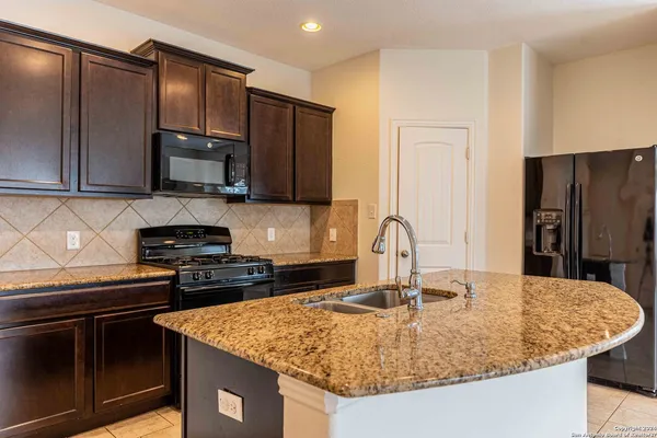 $1,699 | 9122 Vondel Park, Converse, TX 78109