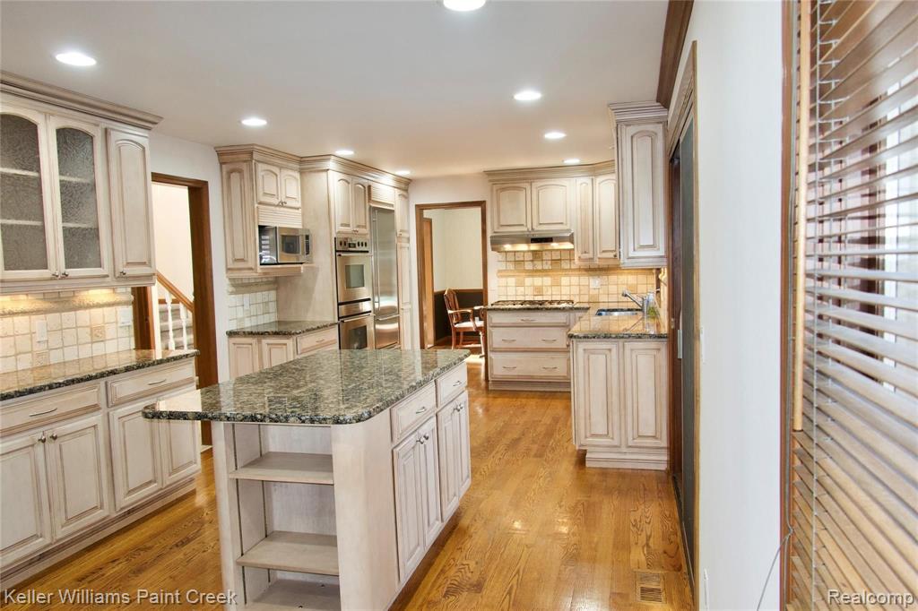 1187 Chaffer Drive Rochester Hills, MI 48306 - Photo 6 of 33