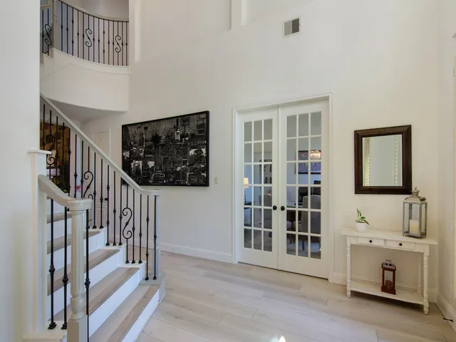 a view of an entryway with workspace