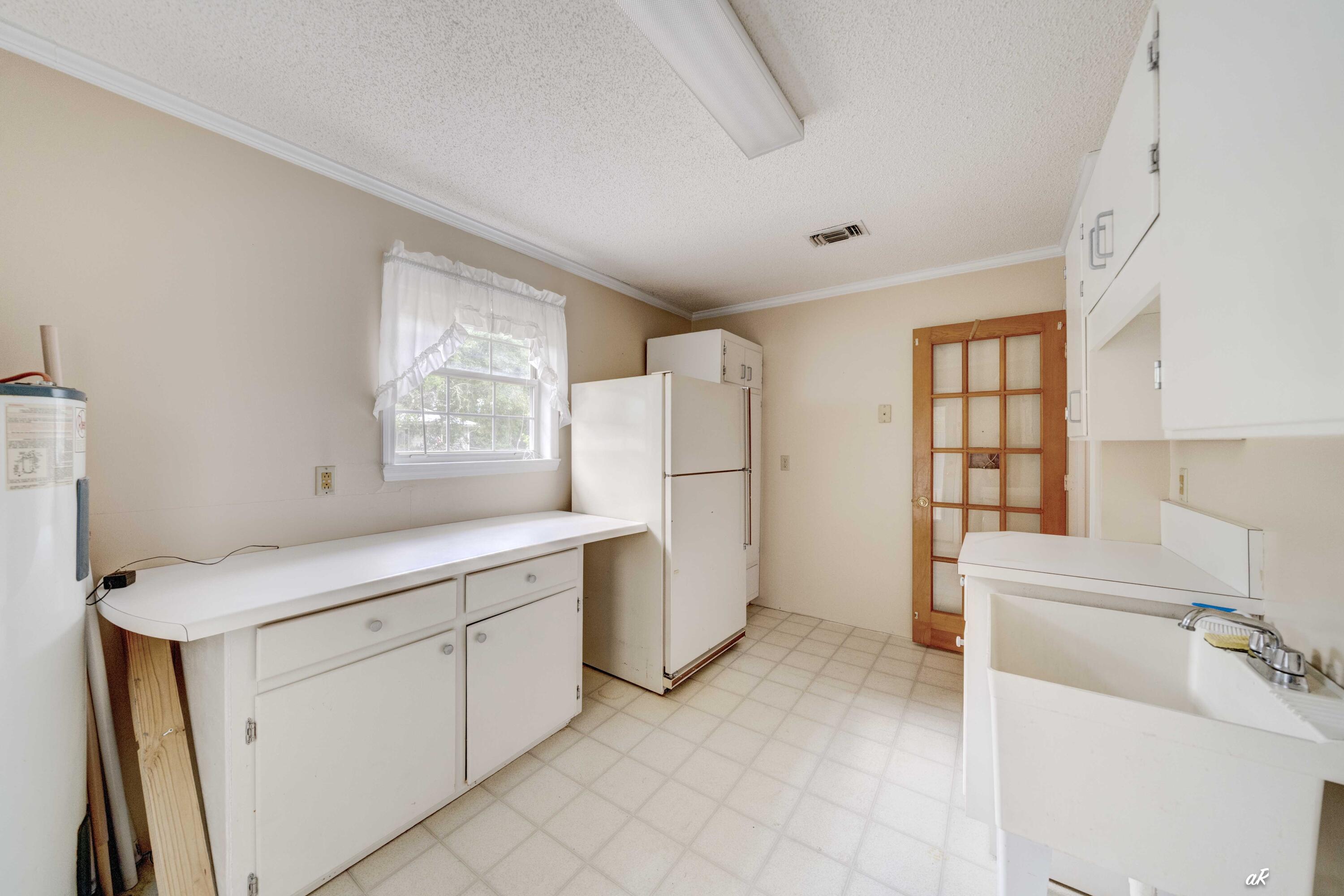 7930 Bunker Road Vernon, FL 32462 - Photo 28 of 68 Laundry Room