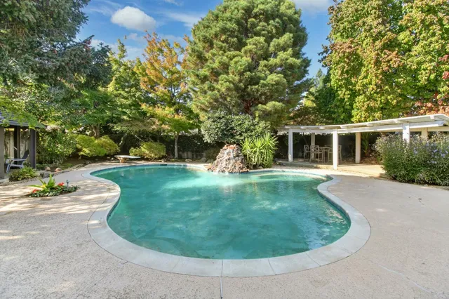 $1,100,000 | 4615 American River Drive, Sacramento, CA 95864