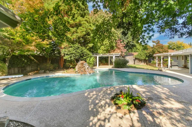 $1,100,000 | 4615 American River Drive, Sacramento, CA 95864