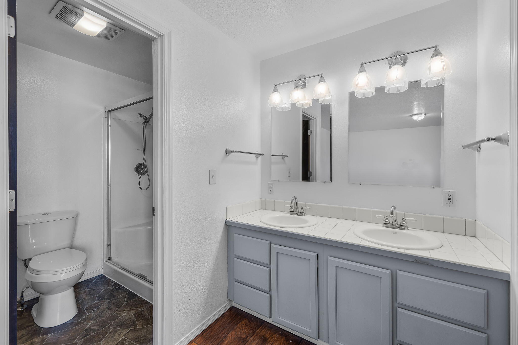 3025 Northeast Raleigh Court Bend, OR 97701 - Photo 24 of 34 Primary bathroom