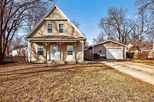 $204,900 | 202 Clements Drive, Holton, KS 66436