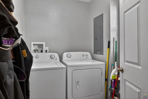 $204,400 | 202 Clements Drive, Holton, KS 66436