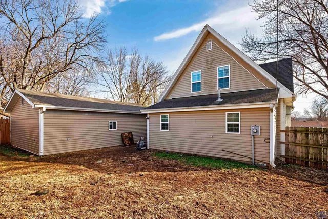 $204,900 | 202 Clements Drive, Holton, KS 66436