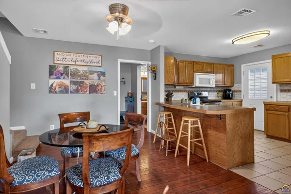 $204,400 | 202 Clements Drive, Holton, KS 66436