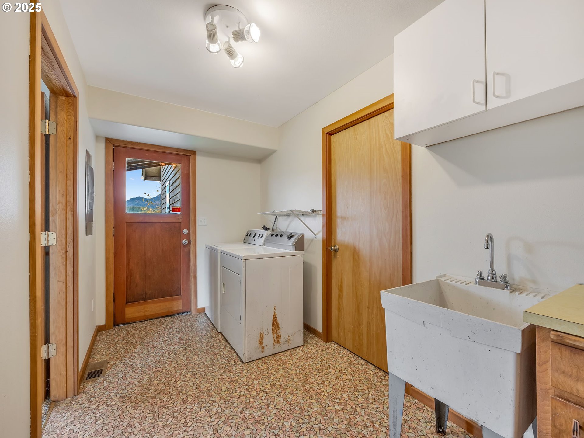 37555 Hauger Mountain Lane Seaside, OR 97138 - Photo 13 of 32 a bathroom with a sink a toilet and mirror