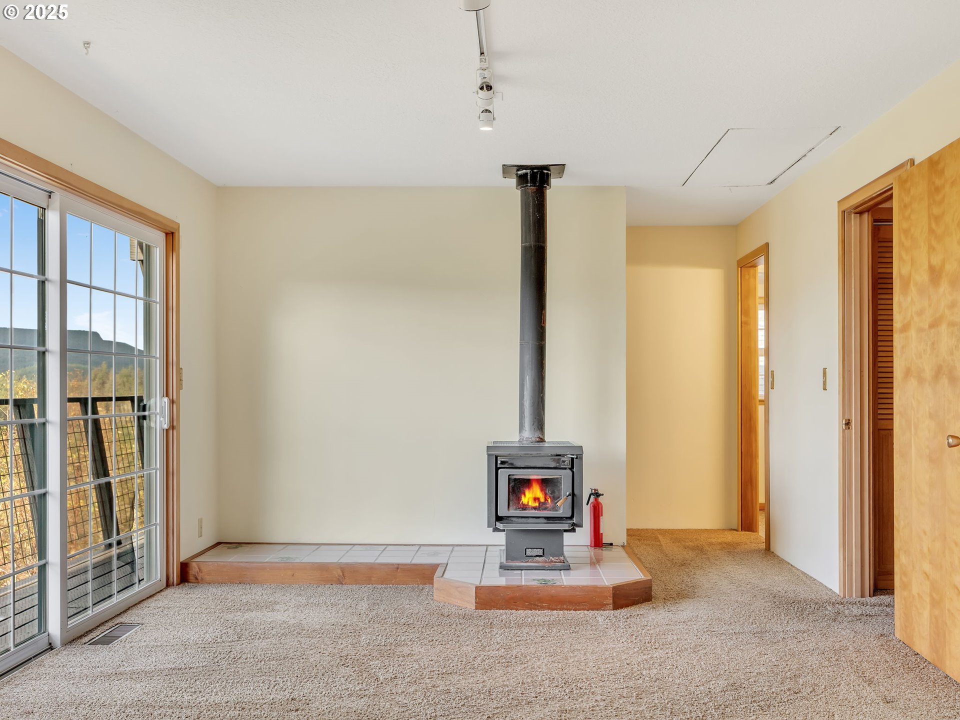 37555 Hauger Mountain Lane Seaside, OR 97138 - Photo 21 of 32 a view of an empty room with floor to ceiling window