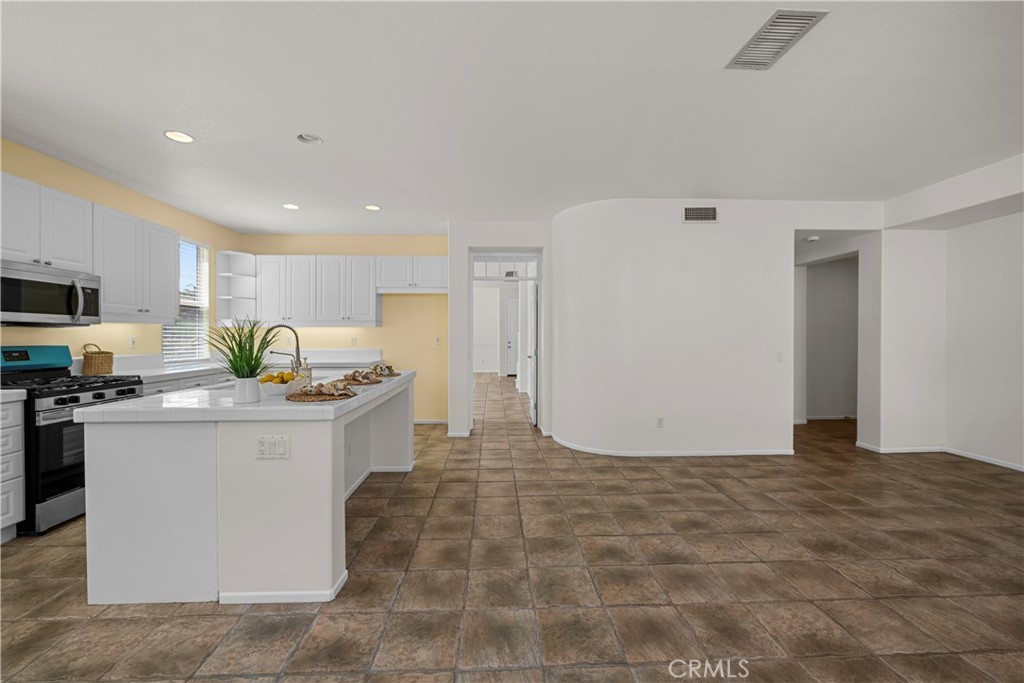 28454 Cascade Road Castaic, CA 91384 - Photo 17 of 56