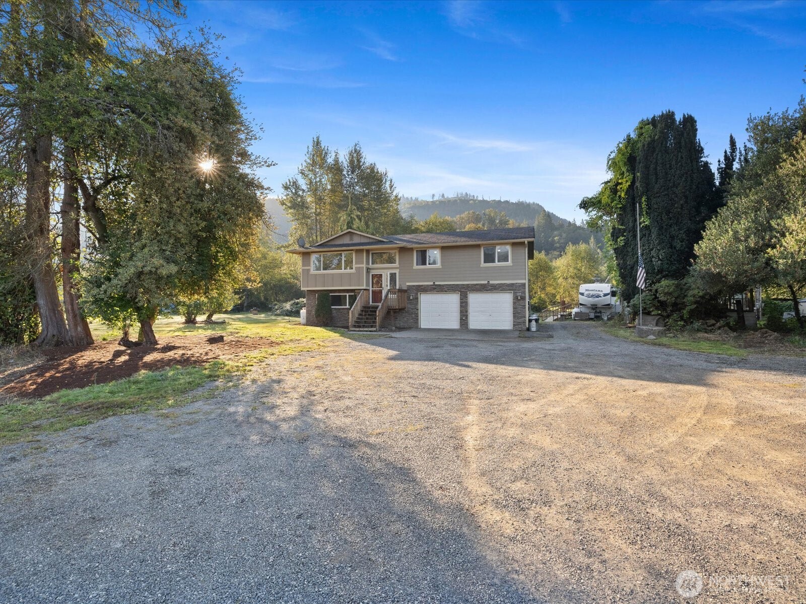 a view of a house with a yard