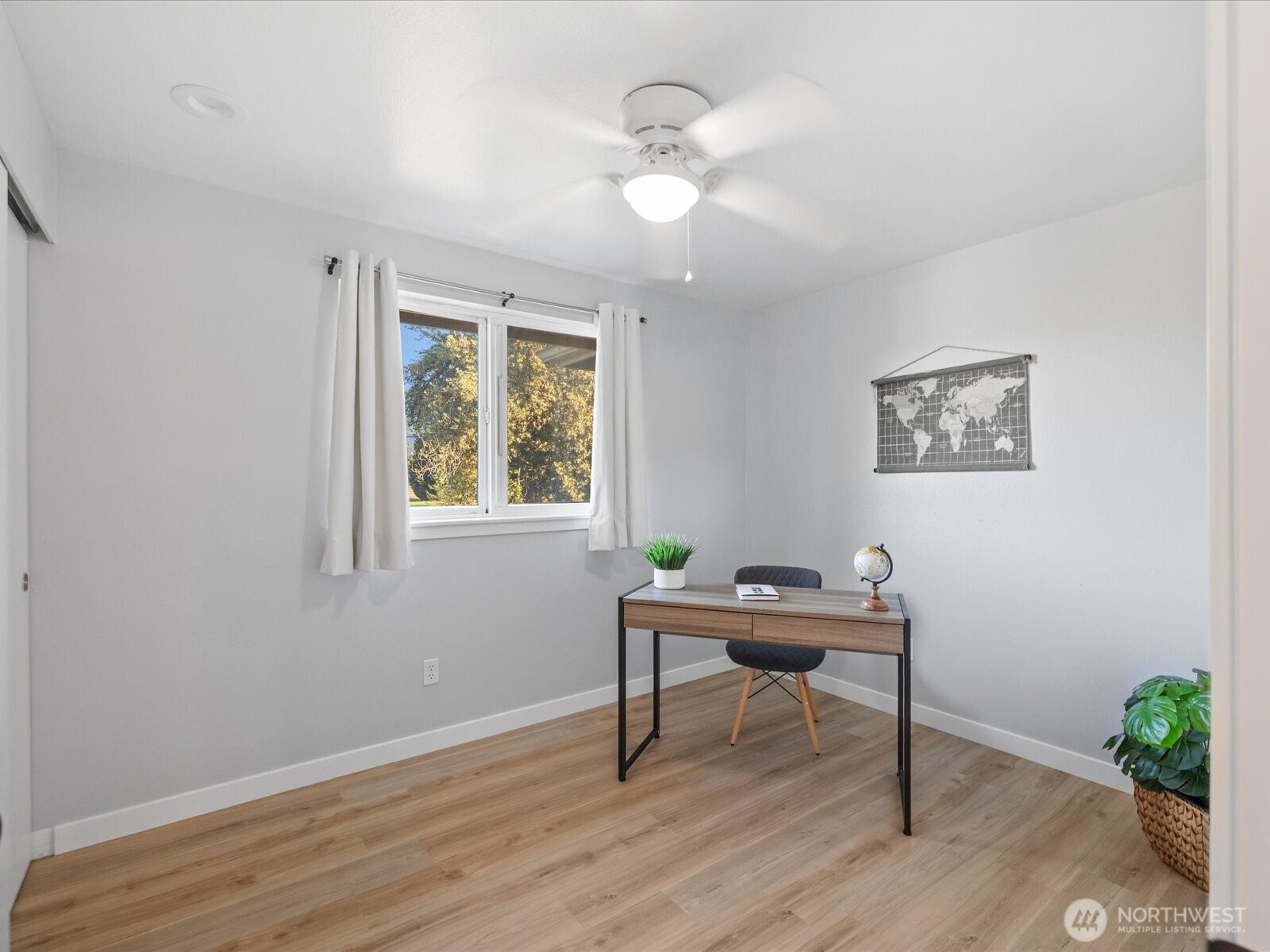 13802 State Rte 530 Northeast Arlington, WA 98223 - Photo 22 of 40 a workspace with wooden floor