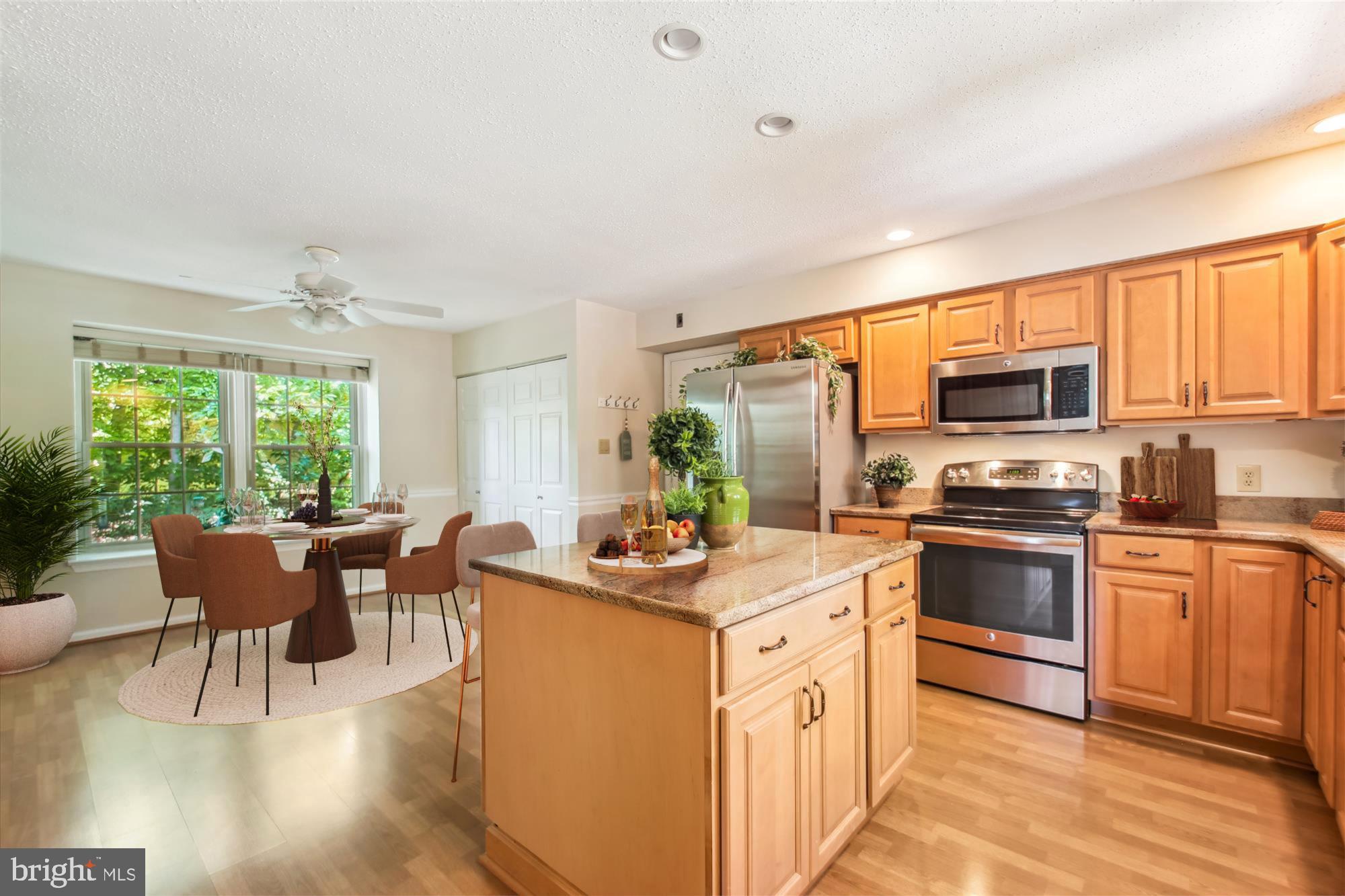 2579 Golfers Ridge Road Annapolis, MD 21401 - Photo 18 of 66 Kitchen Extending into Casual Dining Area