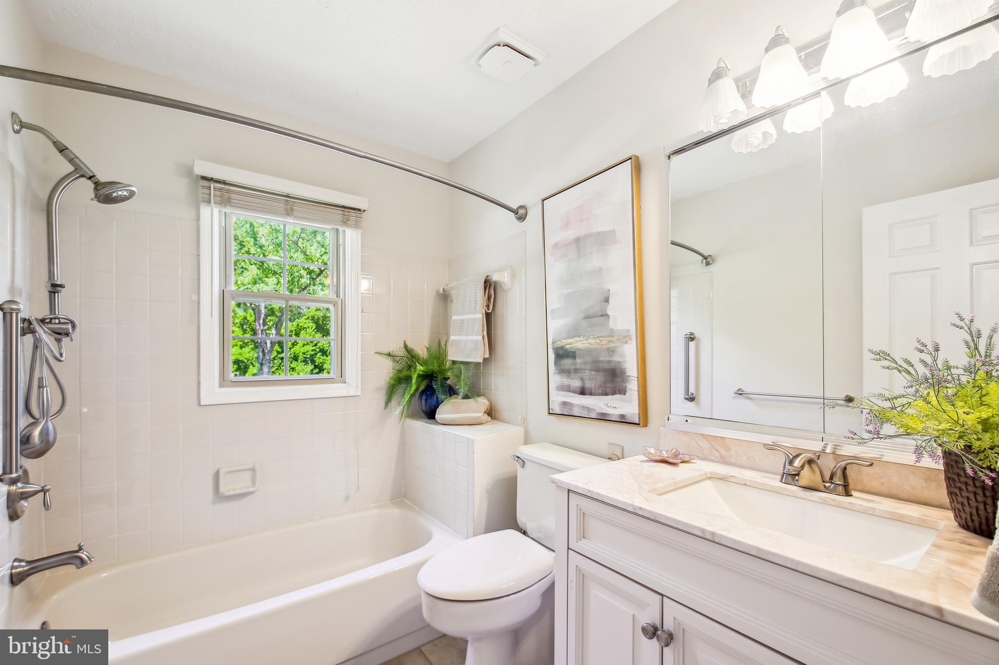 2579 Golfers Ridge Road Annapolis, MD 21401 - Photo 39 of 66 Attractively Appointed Full Hallway Bath