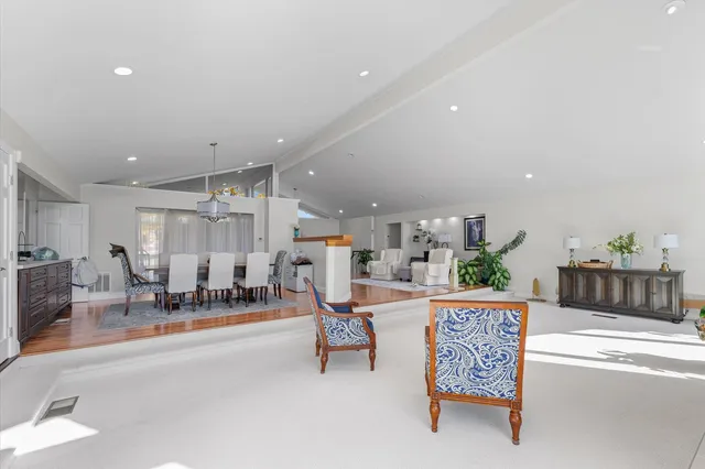 $574,900 | 120 Thornhill Drive, Danville, IL 61832