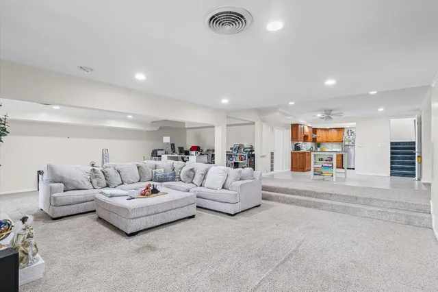 $574,900 | 120 Thornhill Drive, Danville, IL 61832