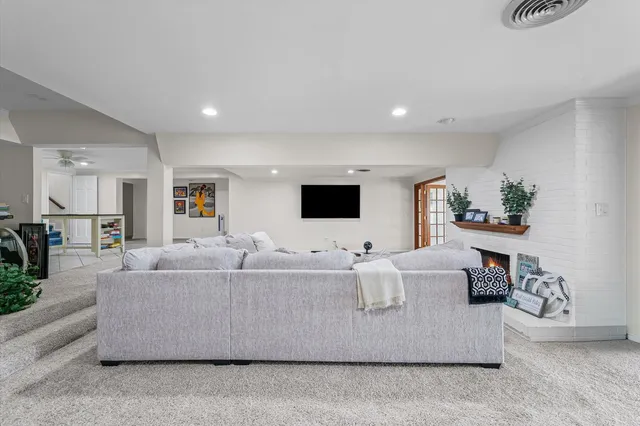 $574,900 | 120 Thornhill Drive, Danville, IL 61832