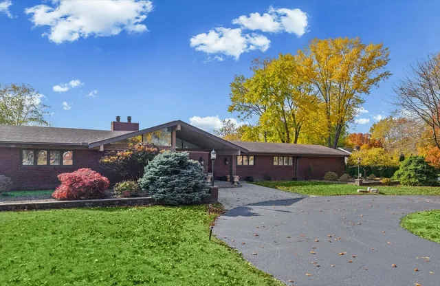 $574,900 | 120 Thornhill Drive, Danville, IL 61832