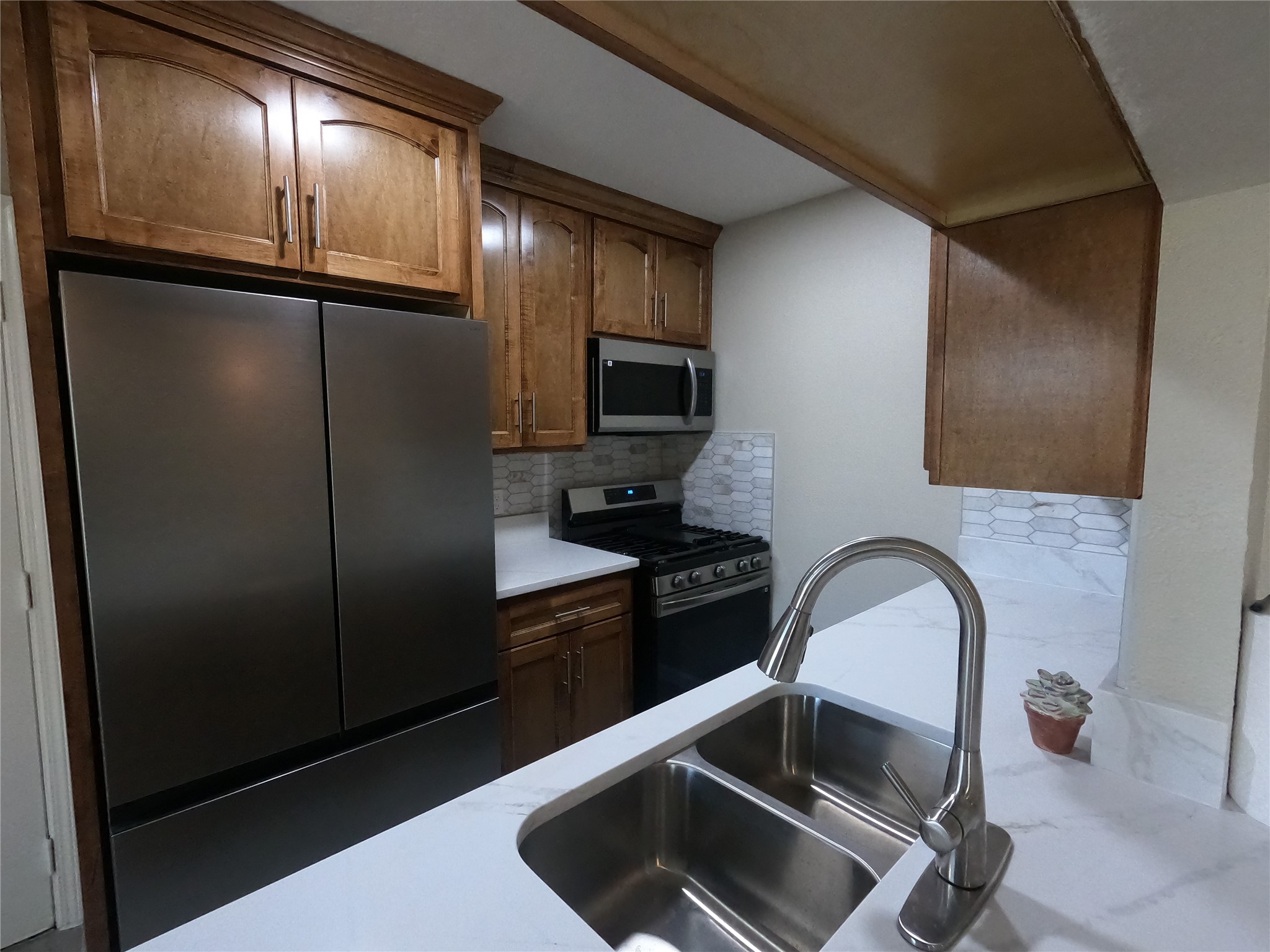 6102 Rietta Street Houston, TX 77016 - Photo 5 of 13 Gallery Image 5