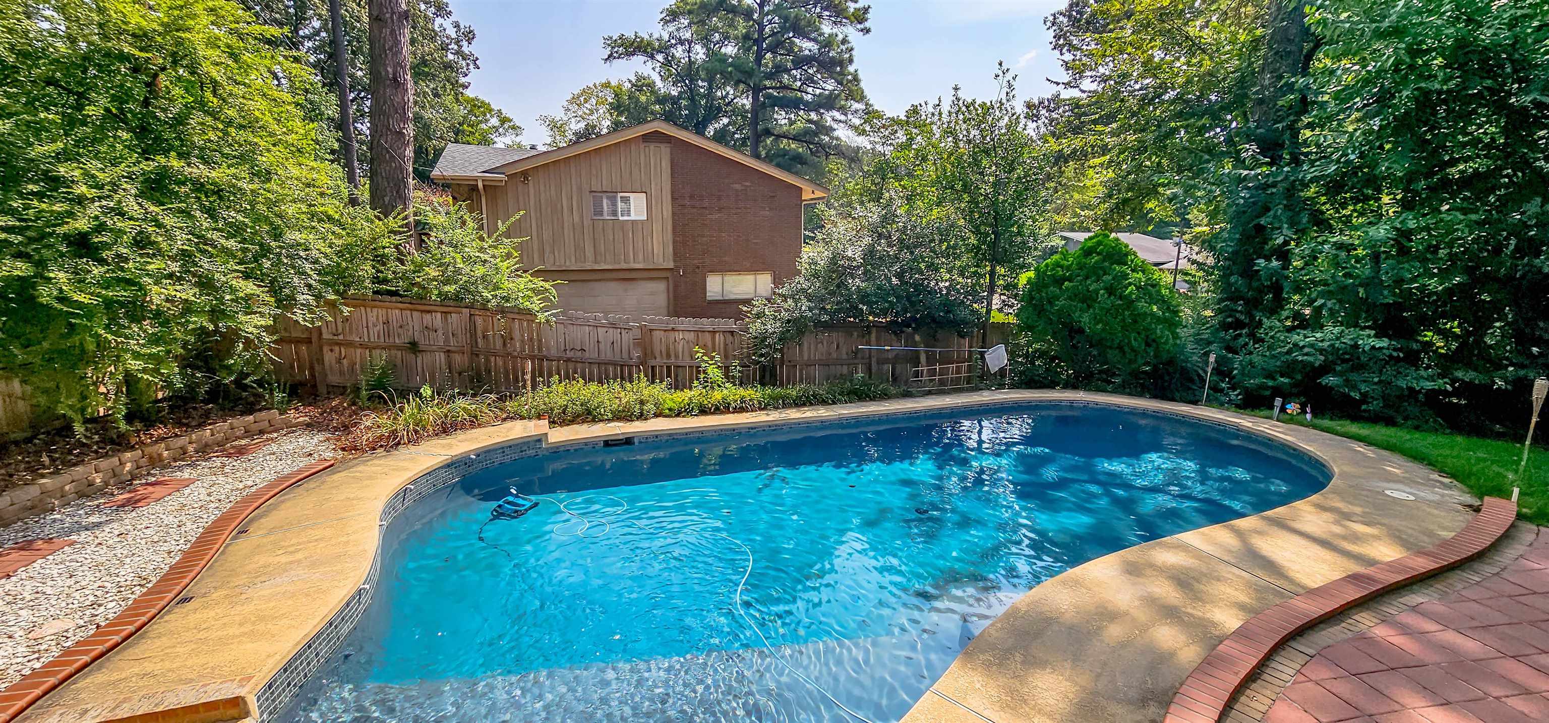 5639 Glade View Drive Memphis, TN 38120 - Photo 34 of 39 a view of a swimming pool with a garden