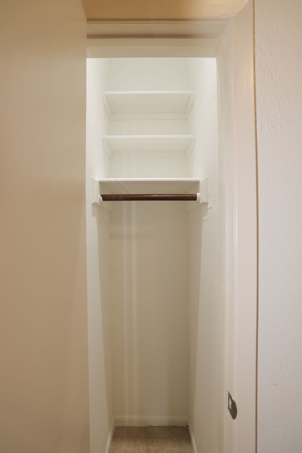2001 Bering Drive, Unit 2F Houston, TX 77057 - Photo 11 of 32 a view of a closet