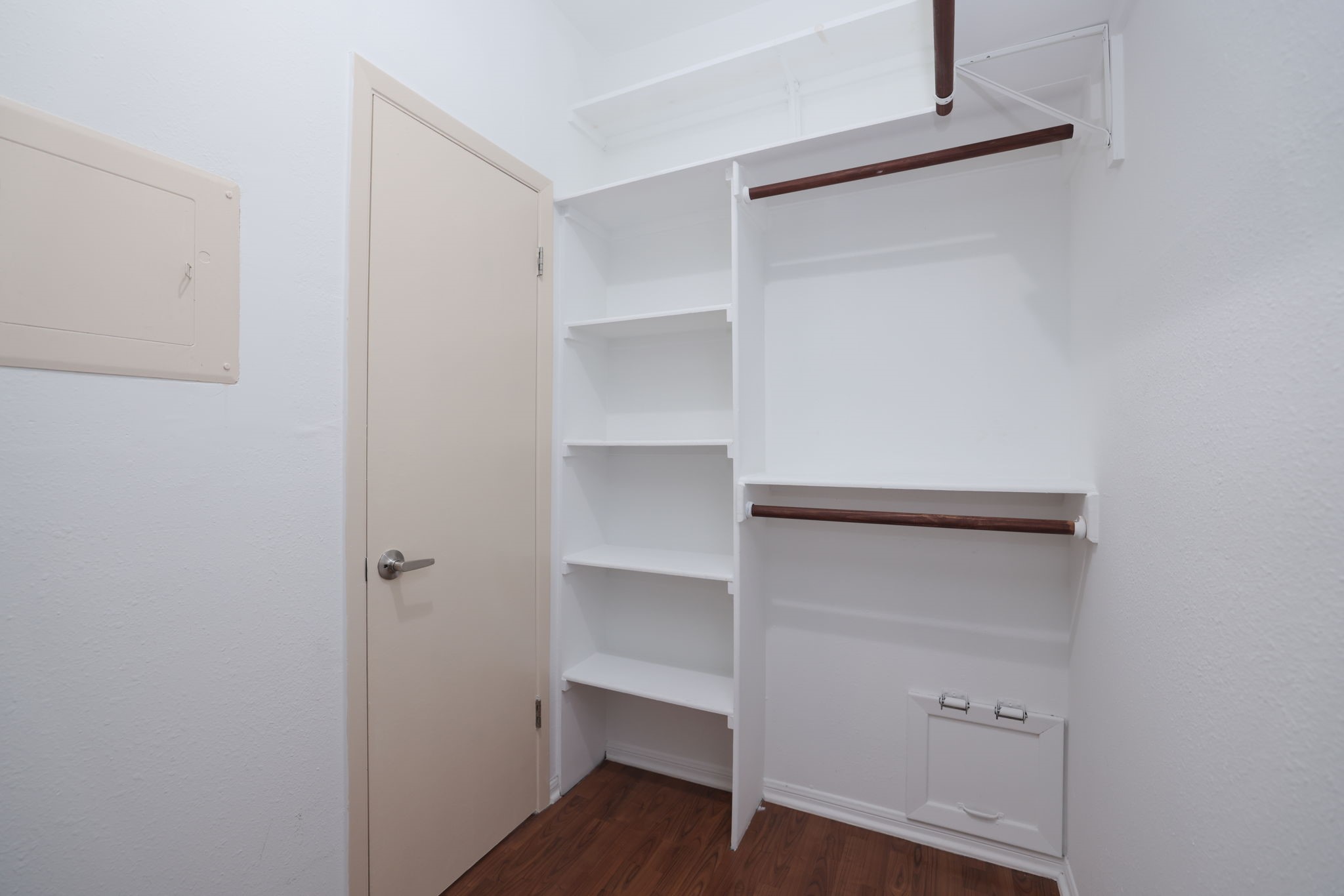 2001 Bering Drive, Unit 2F Houston, TX 77057 - Photo 14 of 32 a view of an empty walk in closet