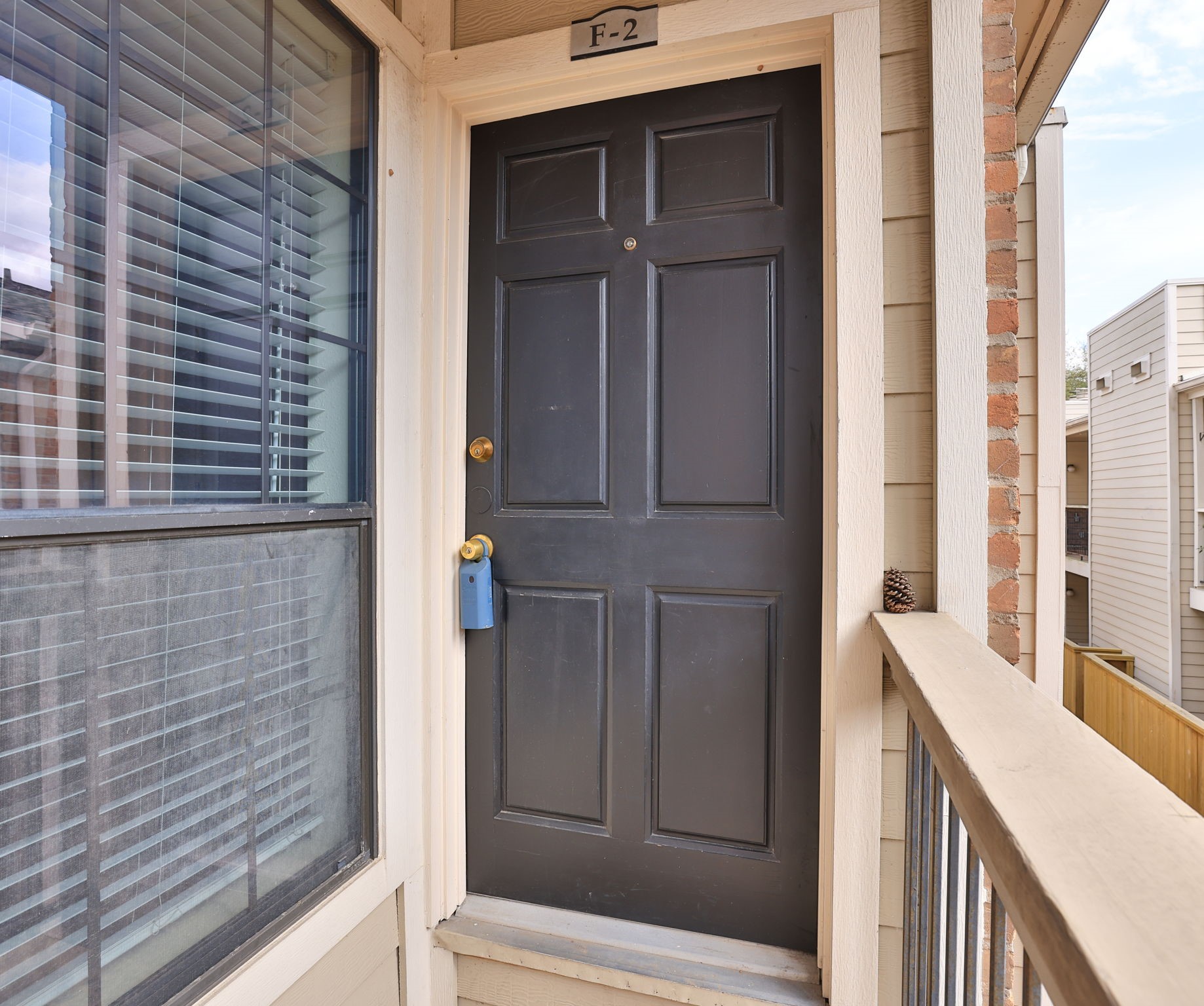 2001 Bering Drive, Unit 2F Houston, TX 77057 - Photo 2 of 32 a view of front door
