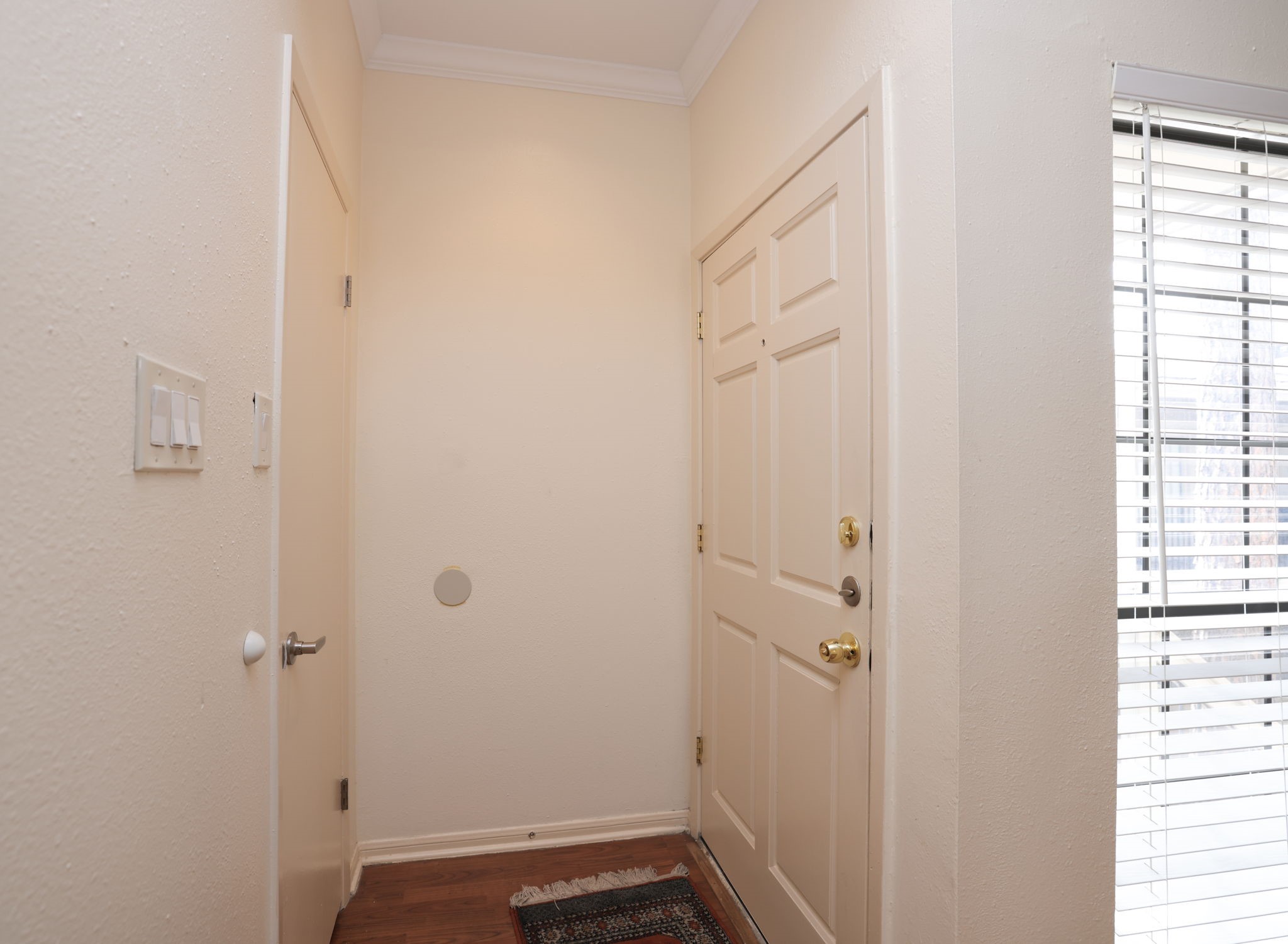 2001 Bering Drive, Unit 2F Houston, TX 77057 - Photo 3 of 32 a view of bathroom with shower