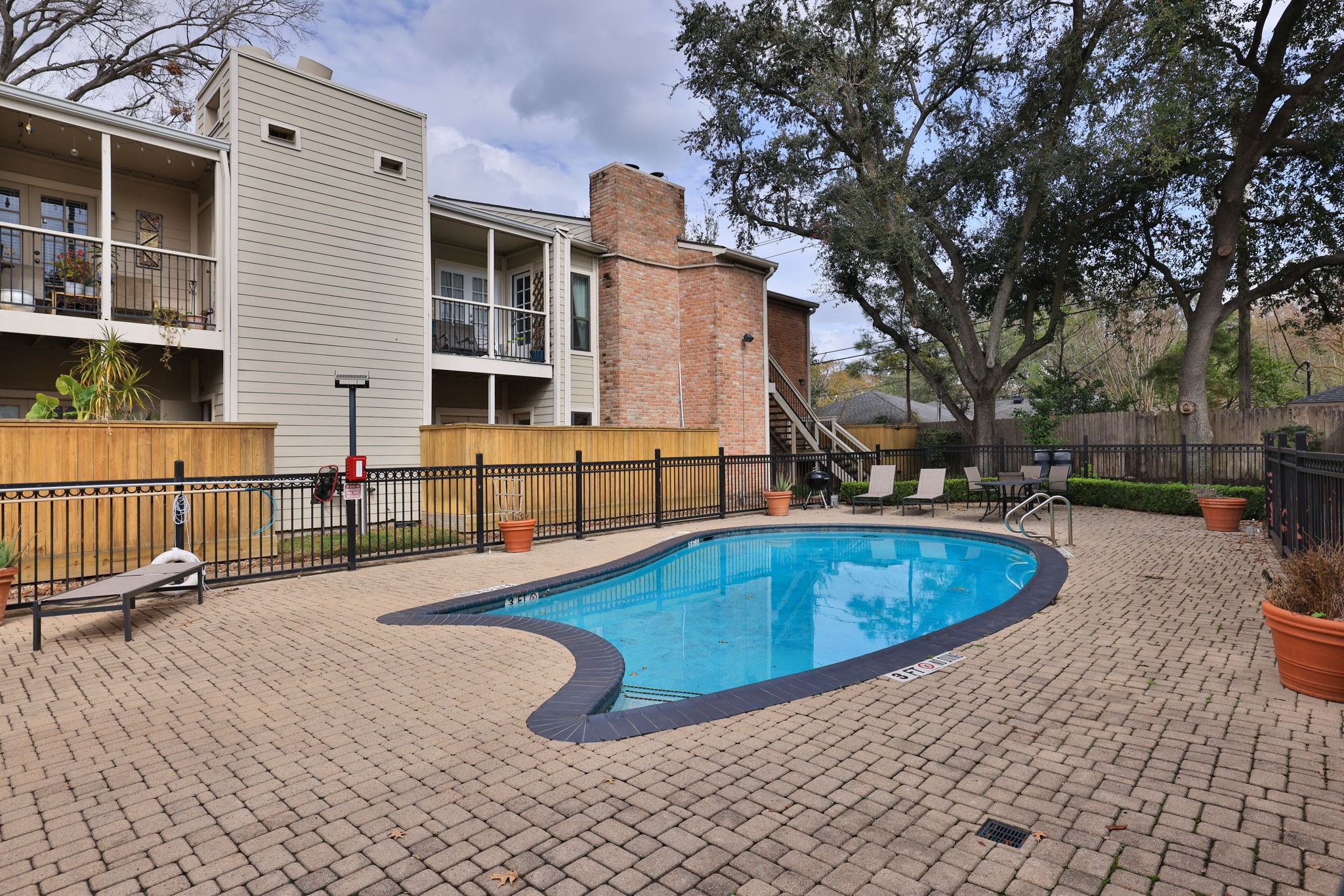 2001 Bering Drive, Unit 2F Houston, TX 77057 - Photo 31 of 32 a view of a swimming pool with a patio