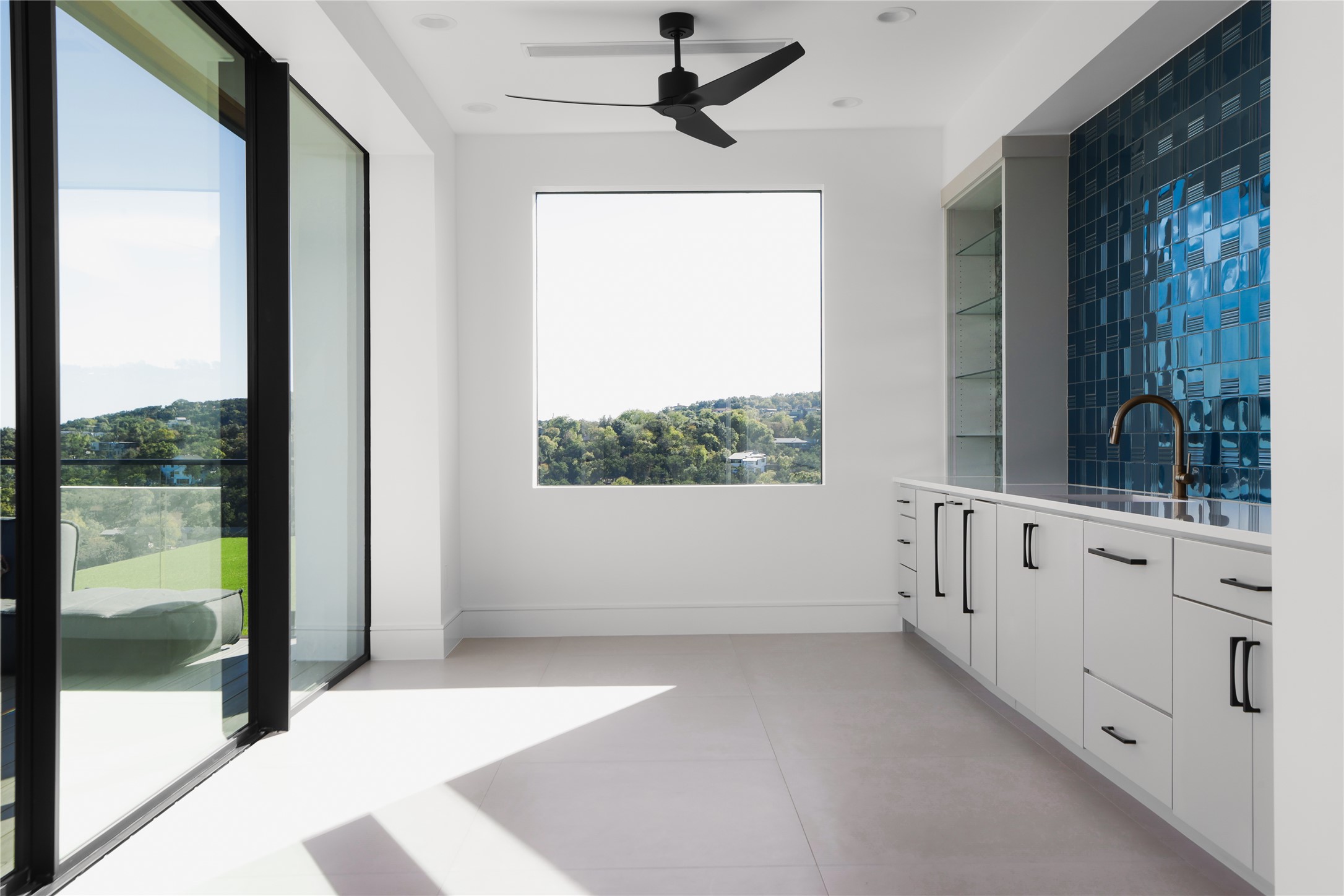1003 The High Road Austin, TX 78746 - Photo 26 of 40 a view of a hallway with windows