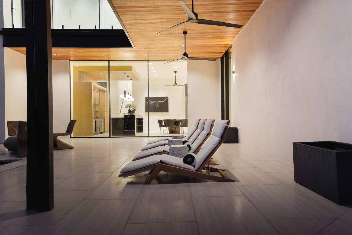 1003 The High Road Austin, TX 78746 - Photo 28 of 40 a living room with furniture a flat screen tv and a window