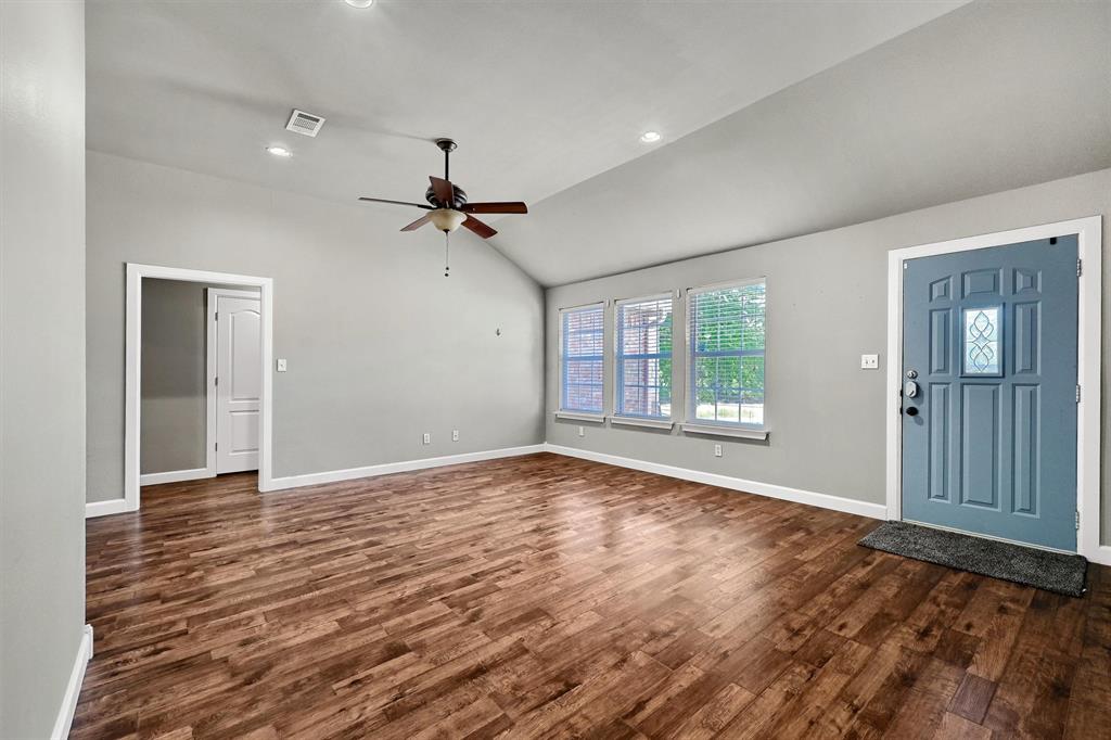 187 Square Dance Road Denison, TX 75021 - Photo 4 of 19 Gallery Image 4