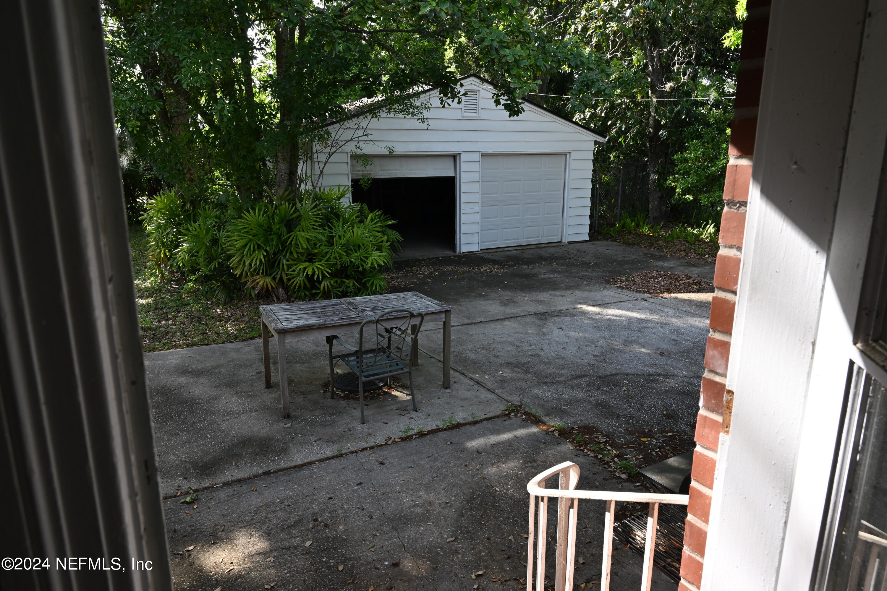 5054 Pirates Cove Road Jacksonville, FL 32210 - Photo 13 of 27 a backyard of a house with seating space