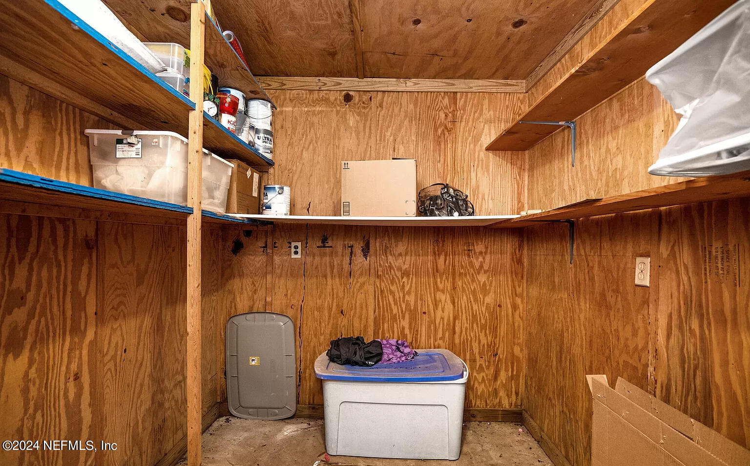 5054 Pirates Cove Road Jacksonville, FL 32210 - Photo 5 of 27 a utility room with dryer and washer