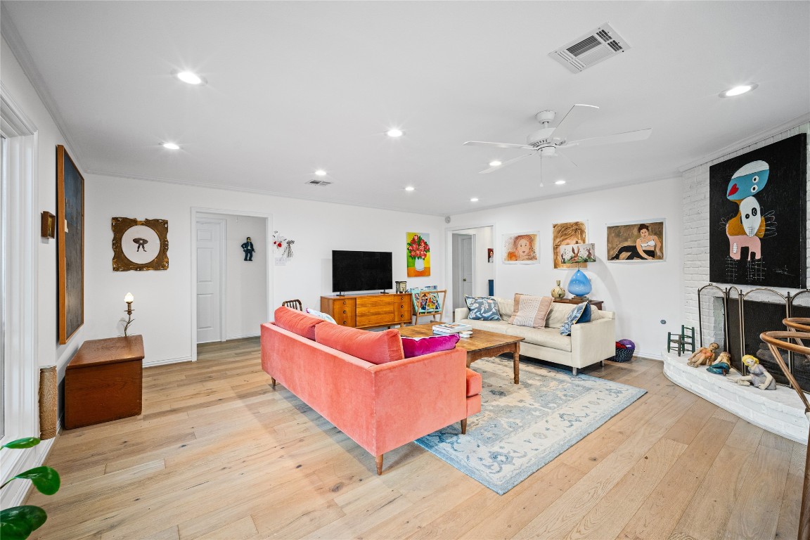 6206 Rutherglenn Drive Houston, TX 77096 - Photo 11 of 32