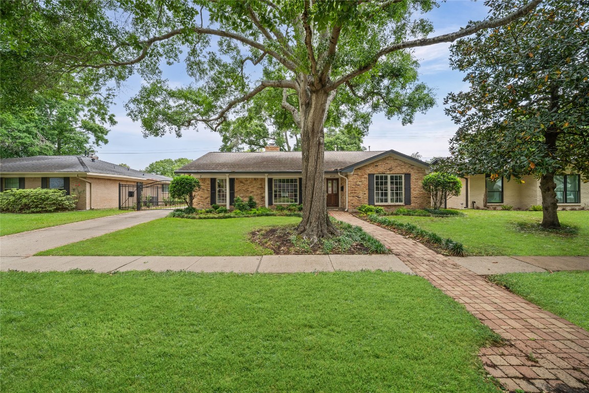 6206 Rutherglenn Drive Houston, TX 77096 - Photo 2 of 32