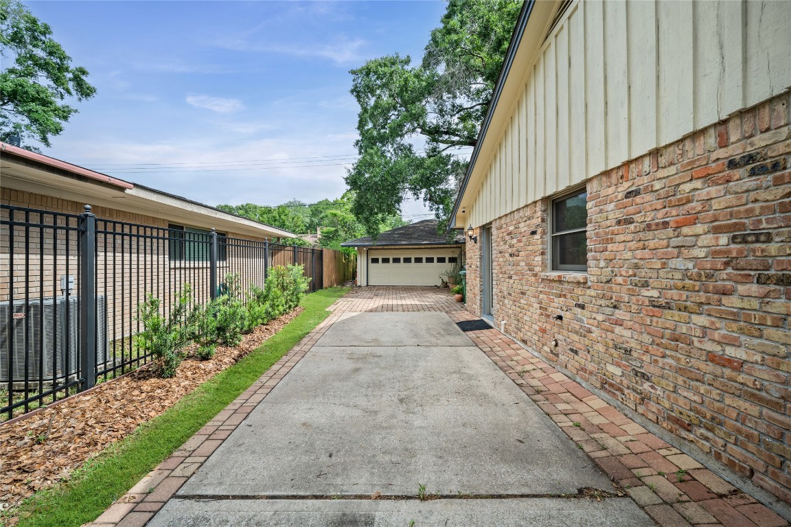 6206 Rutherglenn Drive Houston, TX 77096 - Photo 32 of 32