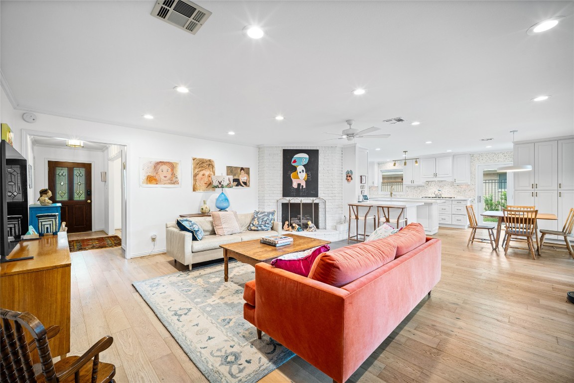 6206 Rutherglenn Drive Houston, TX 77096 - Photo 10 of 32